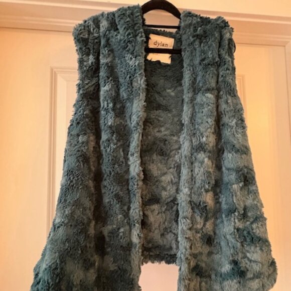 Dylan brand furry dark turquoise cozy vest - Picture 1 of 3